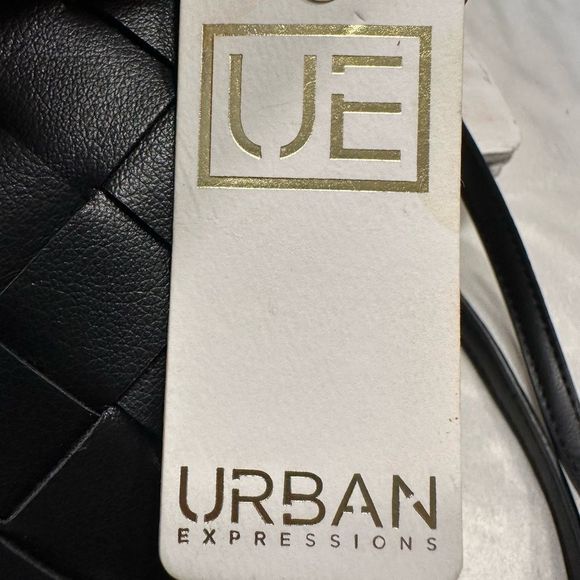 Quilted Vegan Crossbody NWT - Picture 6 of 8